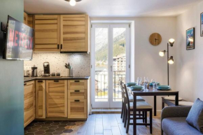 Epicia - Chic 2BR in city center, next to Train Station - By Cozee Rentals